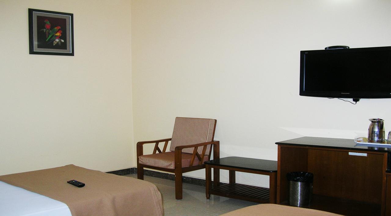 Hotel Athidhi Residency Tirupati Esterno foto