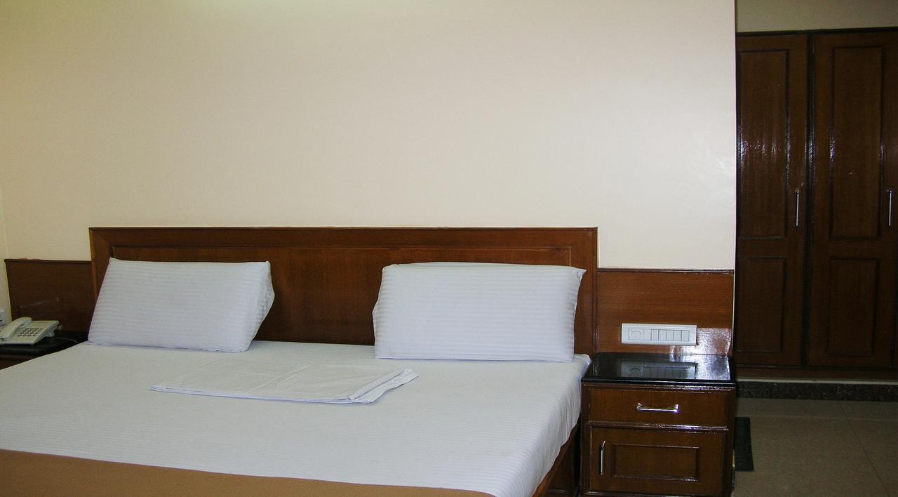 Hotel Athidhi Residency Tirupati Esterno foto