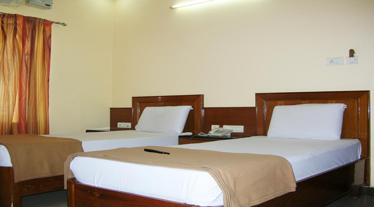 Hotel Athidhi Residency Tirupati Esterno foto